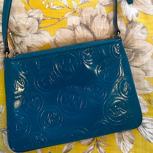 Vintage, Michael Kors Signature Patent Crossbody - Picture 6 of 11